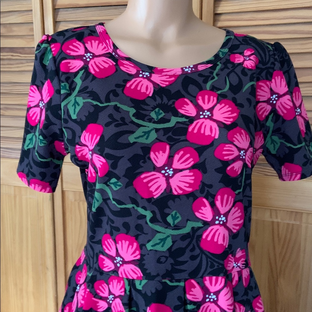 LulaRoe black pink dogwood Stretchy Amelia Dress 2XL Pleated skirt short sleeve - Picture 2 of 10
